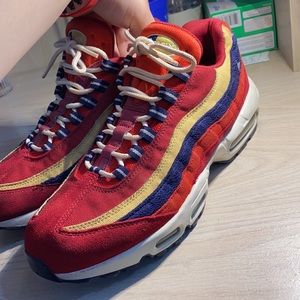 Nike air max 95’s authentic pair. Great shoe nothing wrong